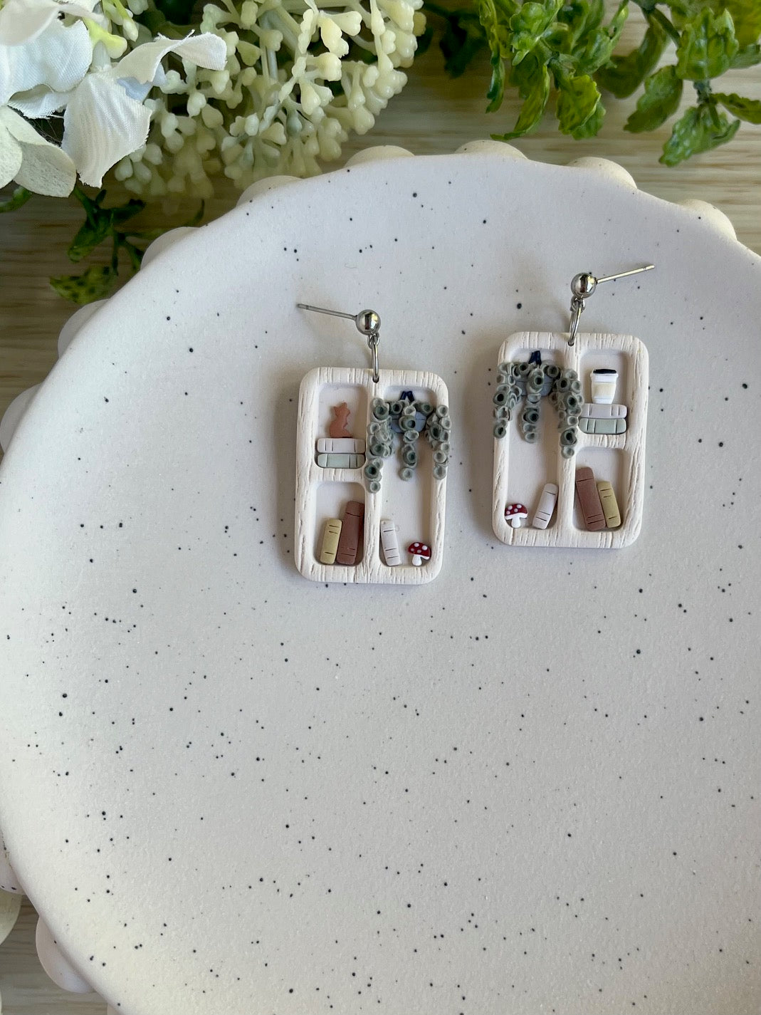 Cosy Bookshelf Earrings