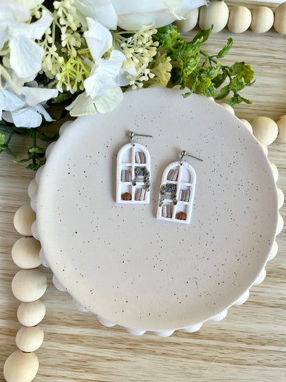 Bookshelf Earrings: Plant, Books and Pumpkin