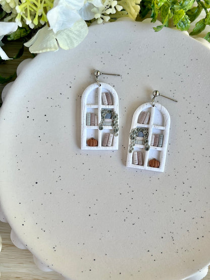 Bookshelf Earrings: Plant, Books and Pumpkin